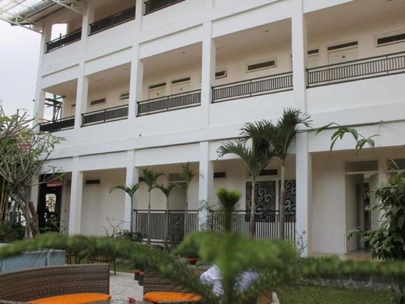 Grand Kalpataru Syariah Hotel Malang Exterior foto